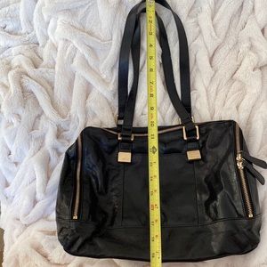 HOBO Leather shoulder bag with 2 shoulder straps, gold zip and Dust Bag